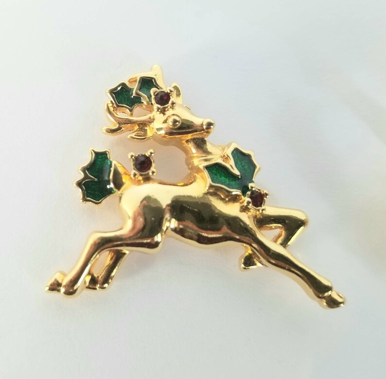 Avon Reindeer Tac Pin Vintage Christmas Jewelry Vintage Holiday Brooch Set Unsigned Wreath Brooch