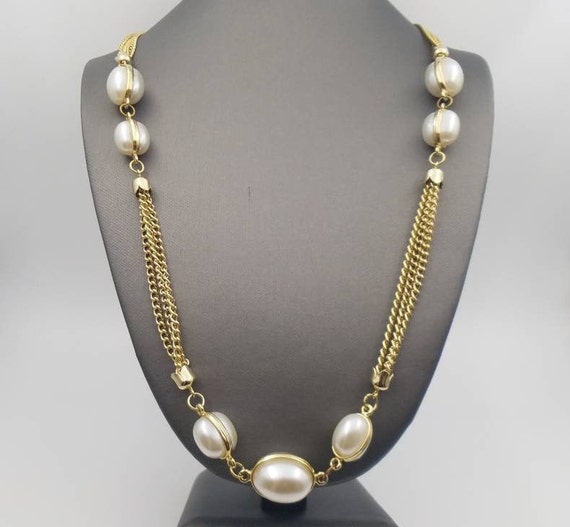 Vintage Simulated Pearl Statement Necklace – Faux… - image 1