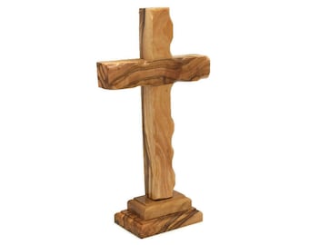 Croix en bois d'olivier crucifix fait main sur pied Terre sainte Jérusalem Bethléem