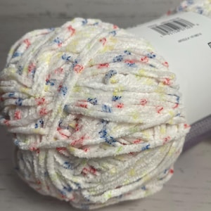 Skinny Chenille Yarn: Soft Polyester, 524 Yards