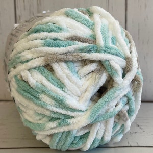 SEAFOAM PRINT ~ Bernat Baby Blanket, 10.5oz/300g, 220 yards/201m, Super Bulky 6