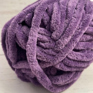 Chenille Home Yarn, Jumbo Polyester (109 yd)