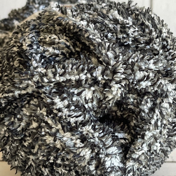 BLACK ~ COZY HEATHERED Yarn ~ Loops and Threads ~