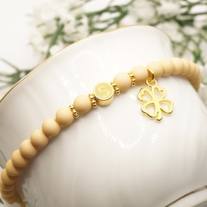 Pulseira trevo com letra, pulseira de pérola trevo, pulseira da sorte, amuleto da sorte, presente de aniversário, ideia de presente para namorada