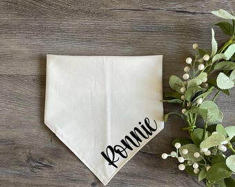 Pañuelo personalizado para perro, regalo para cachorro nuevo, pañuelo con nombre, bufanda personalizada para mascota, accesorio de ropa para perro, pañuelo para atar con tu texto