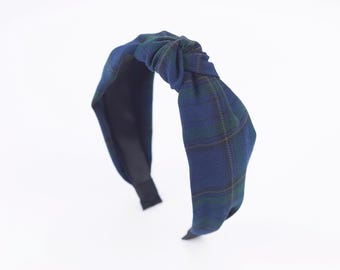 Fascia annodata a quadri: accessorio per capelli natalizio in stile tartan