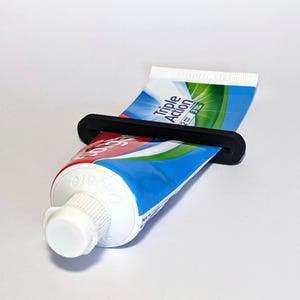Zahnpastapresse mit Rakel