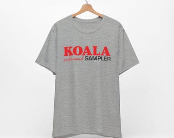 KOALA Sampler Unisex Jersey Kurzarm T-Shirt | Koala Sampler Merch | MPC T-Shirt | Beatmaker Geschenk | Herzschlag T-Shirt | Musiker Geschenk | LoFi