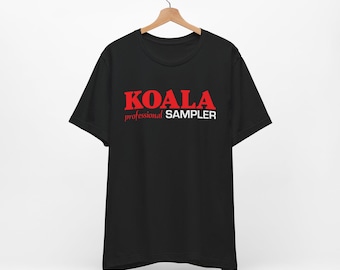 KOALA Sampler Unisex Jersey Kurzarm T-Shirt | Koala Sampler Merch | MPC T-Shirt | Beatmaker Geschenk | Herzschlag T-Shirt | Musiker Geschenk | LoFi