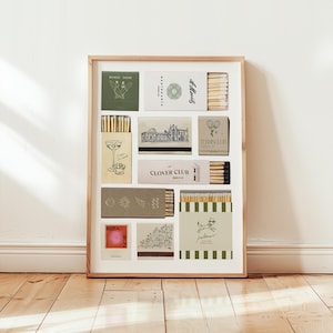 Pode incluir: Uma cole&ccedil;&atilde;o emoldurada de caixas de f&oacute;sforos vintage. As caixas de f&oacute;sforos apresentam v&aacute;rios designs, incluindo ilustra&ccedil;&otilde;es, texto e logotipos. A paleta de cores inclui verde, bege, vermelho e castanho. A moldura &eacute; de madeira e &eacute; exibida contra uma parede branca.