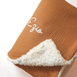 couverture sherpa personnalisée pour bebe - couverture moumoute pour l'hiver - coffret cadeau de naissance personnalisé avec prénom