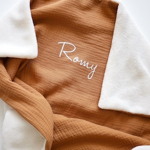 couverture personnalisée en double gaze coloris camel tissu minky polaire lisse blanc