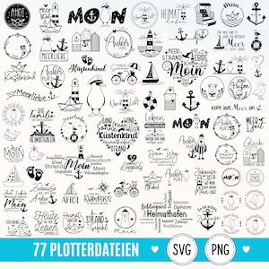 Op de afbeelding: Een verzameling van 77 zwart-wit digitale grafische ontwerpen met nautische thema's zoals vuurtorens, ankers, meeuwen, zeilboten en strandgerelateerde tekstfrasen, gepresenteerd in diverse ronde en vierkante lay-outs.