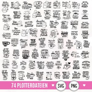 Könnte beinhalten: Eine Sammlung von 74 schwarz-weißen digitalen Grafikdesigns mit Tee-Motiven, darunter Teebeutel und Tassen, kombiniert mit verschiedenen deutschen Sprüchen rund um das Thema Tee, angeordnet in einem Raster mit einem rosa Banner am unteren Rand.