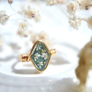 Queen Anne's Lace Flower Wire Wrapped Ring, Botanical Jewelry, 14K Gold Filled Jewelry, Resin Gift Finding