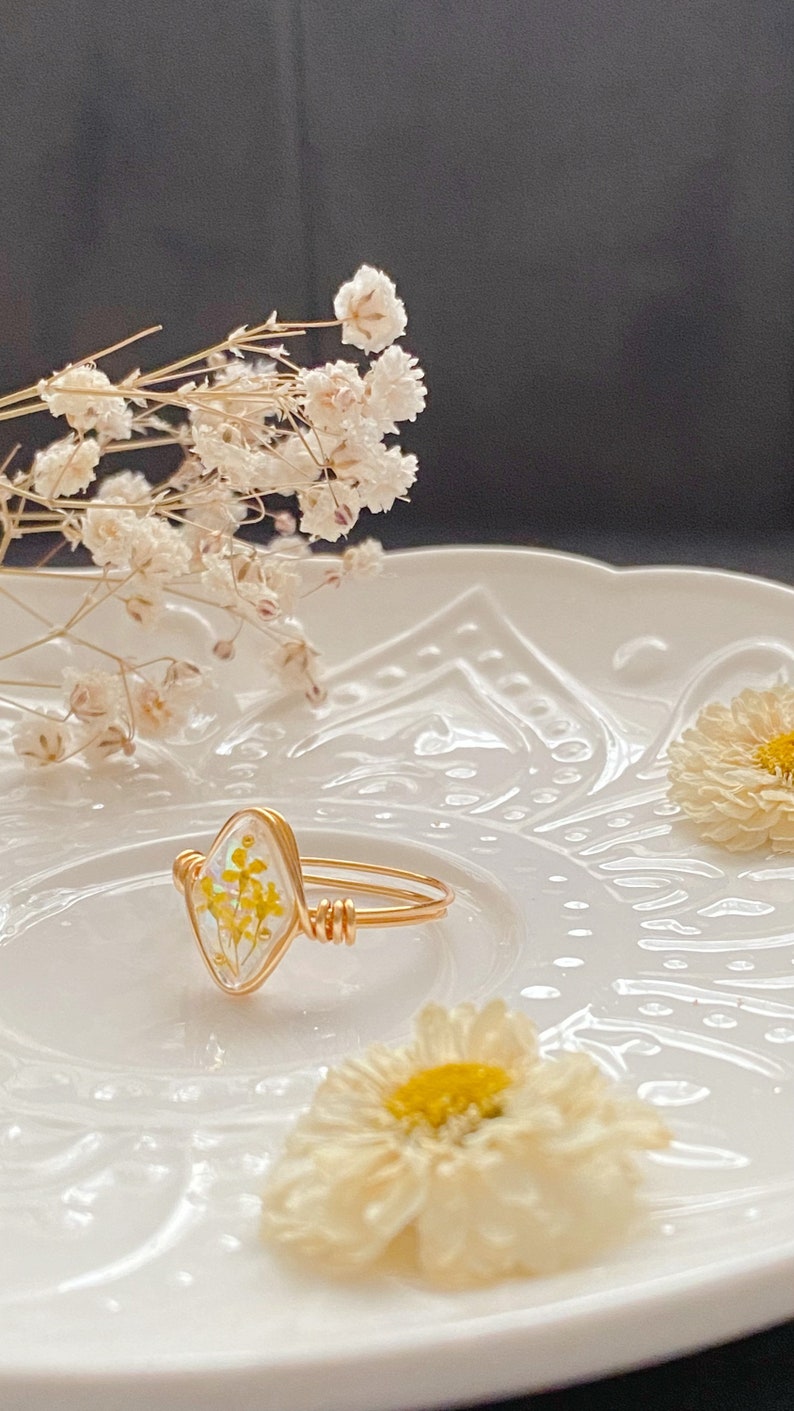 Queen Anne's Lace Flower Wire Wrapped Ring, Botanical Jewelry, 14K Gold Filled Jewelry, Resin Gift Finding image 4