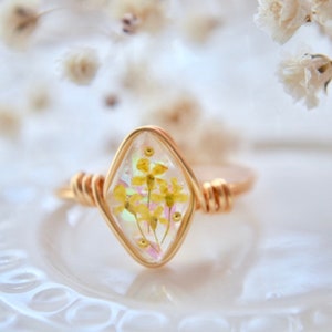 Queen Anne's Lace Flower Wire Wrapped Ring, Botanical Jewelry, 14K Gold Filled Jewelry, Resin Gift Finding image 2