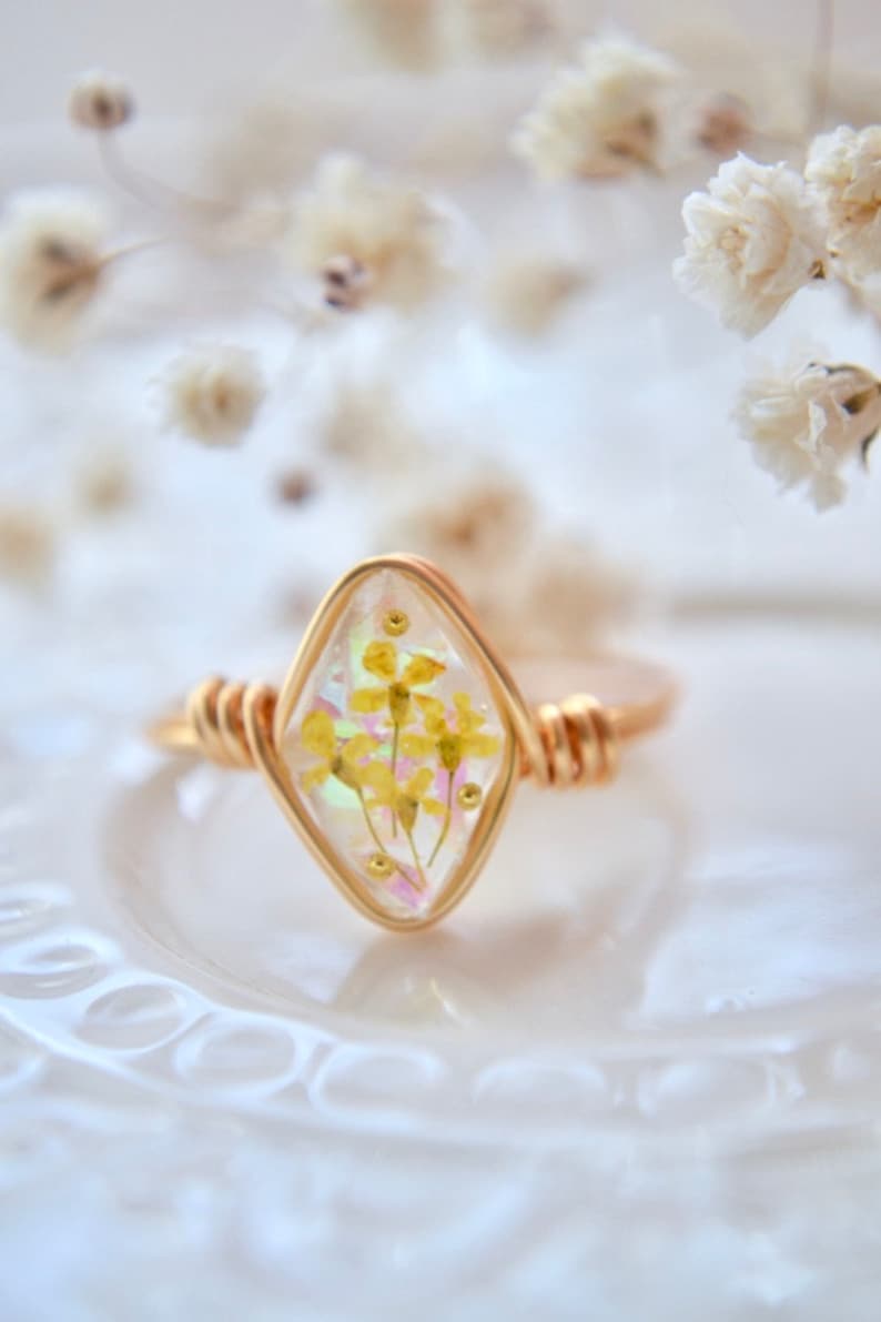 Queen Anne's Lace Flower Wire Wrapped Ring, Botanical Jewelry, 14K Gold Filled Jewelry, Resin Gift Finding image 2