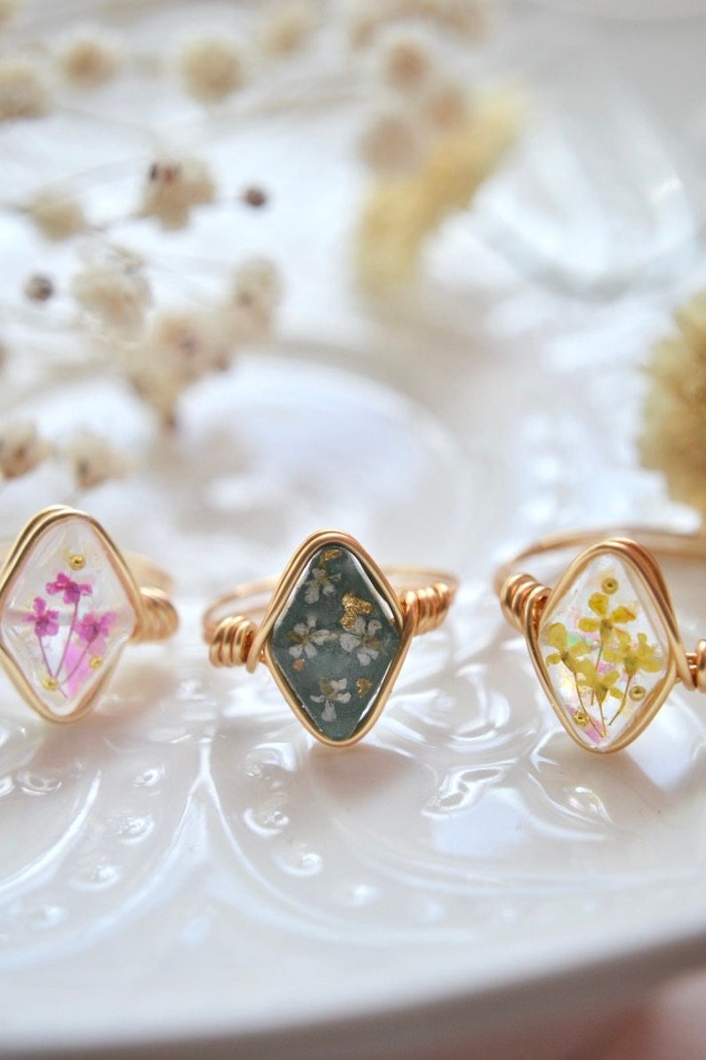 Queen Anne's Lace Flower Wire Wrapped Ring, Botanical Jewelry, 14K Gold Filled Jewelry, Resin Gift Finding image 1