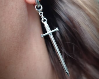 Pendientes largos de daga/espada en plata