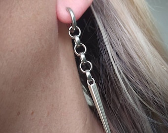 Lange Spike Ketten Ohrringe: Edelstahl Huggie Hoop, Gothic Punk Stil