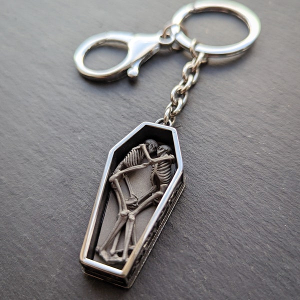 Coffin lovers keyring