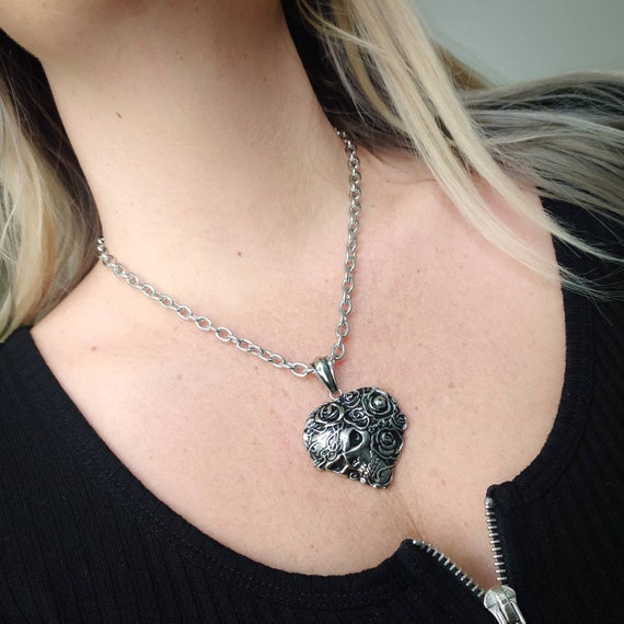 Skull Heart Necklace Gothic Jewelry Rose Pendant Heart Pendant Gothic Heart Necklace Skull Pendant Emo Alternative Women s Necklace Etsy Canada