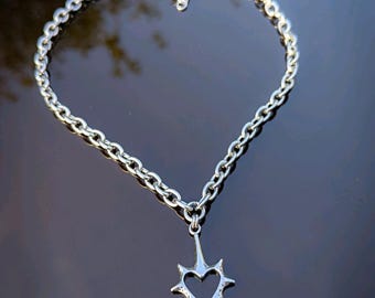 Thorned heart pendant necklace