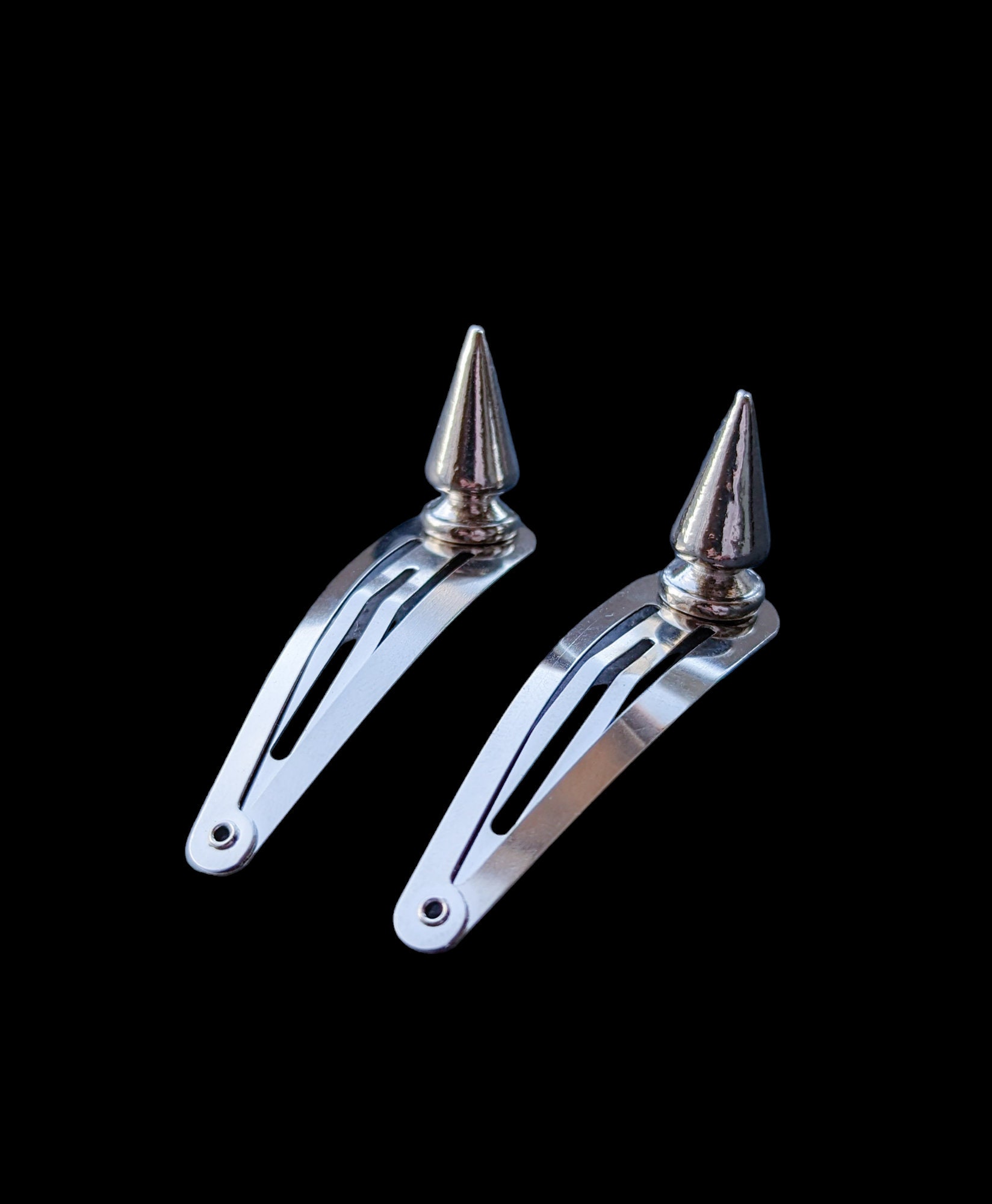 Black Rivet Studded Knuckle Hair Clip with Chain Spikes Brass Knuckle Bling Claw Hair Clip | Hot Topic main image 2