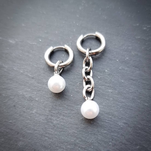 Asymmetrical pearl chain earrings