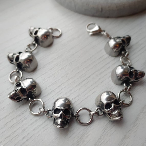 Zancan leather bracelet with skulls.