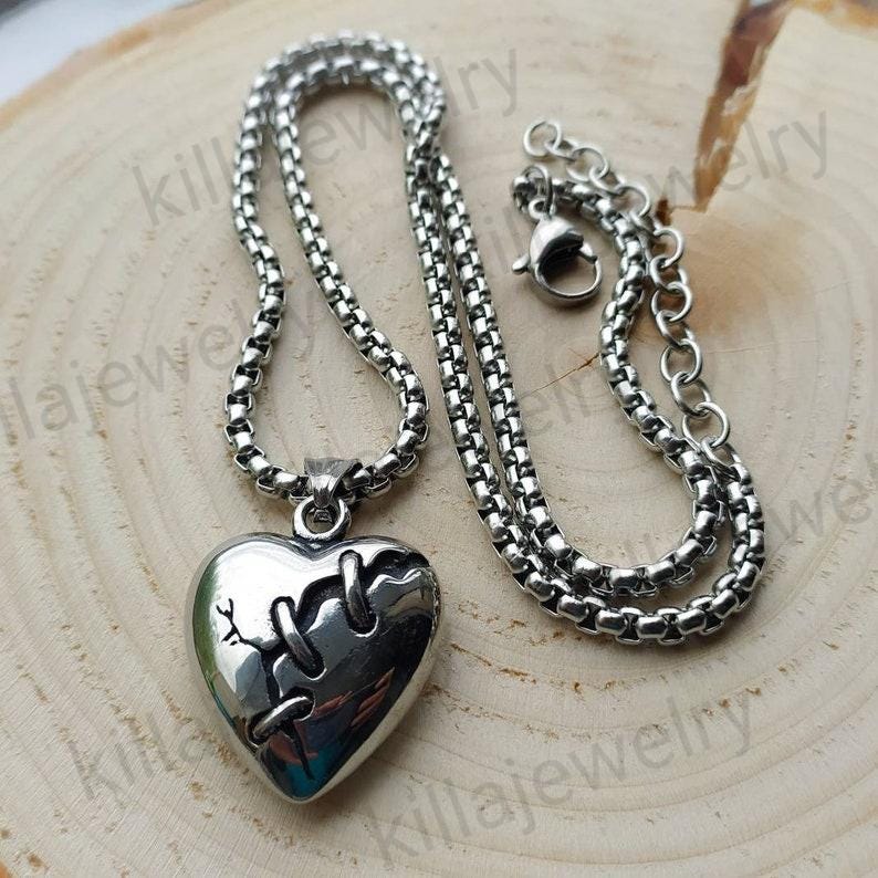 アクセサリー LYNCH SILVERSMITH [Chain Heart] Broken Heart Pendant Necklace, Silver Heart Necklace, Gothic