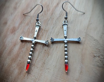 Pendientes de goteo de sangre de calavera y cruz