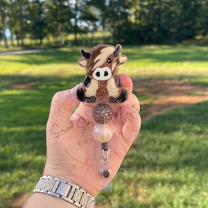 Sitting Highland Cow Badge reel| Cow badge reel | glitter highland cow badge reel| glitter badge reel | badge reel