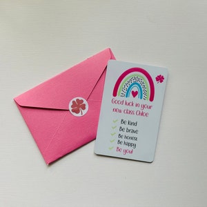 Nouvelle école, nouvelle classe, portefeuille ou sac à main souvenir. Belle idée pour quiconque commence une nouvelle classe ou une nouvelle école sur une carte en plastique au format portefeuille