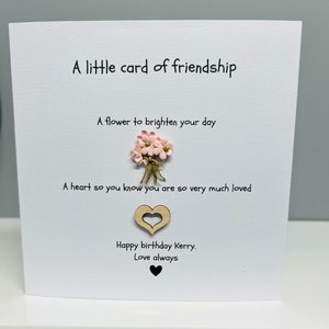 Carte de l'amitié. carte d'affirmation d'amitié. carte de remerciement d'un ami. coeurs et fleurs d'anniversaire d'un ami