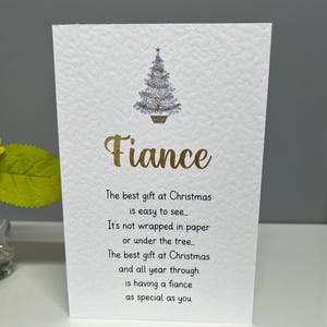 Carte de Noël fiancé avec sapin de Noël scintillant