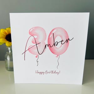 Biglietto di auguri di compleanno personalizzato per qualsiasi età. 16, 21, 30 ecc. Palloncini rosa o blu con nome e auguri di buon compleanno in lamina corrispondente.