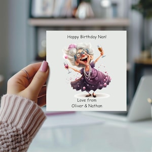 Nan grand-mère tante grand-mère, carte d'anniversaire d'un parent ou d'un ami avec une illustration joyeuse d'une femme qui boit