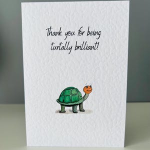 Merci d'être une carte absolument géniale. Carte tortue. Turlement brillant. carte de félicitations.