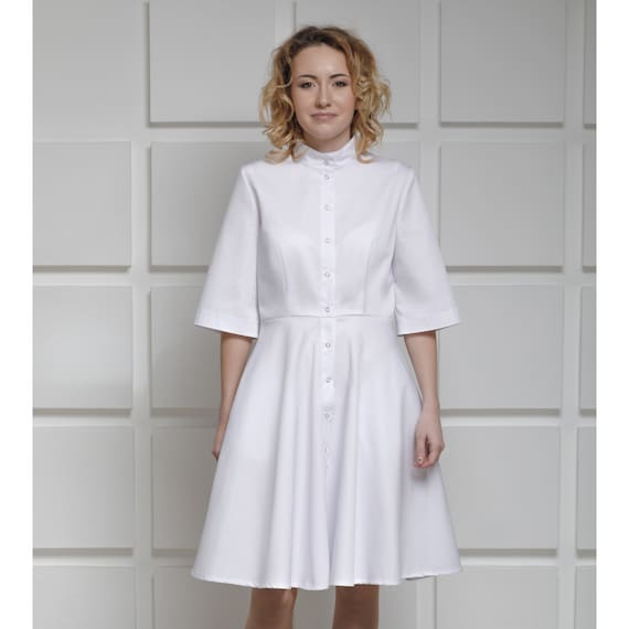 Robe de gommage Robe d infirmiere Mignonne blouse de laboratoire pour femme Uniforme medical Robe de commande personnalisee Etsy France