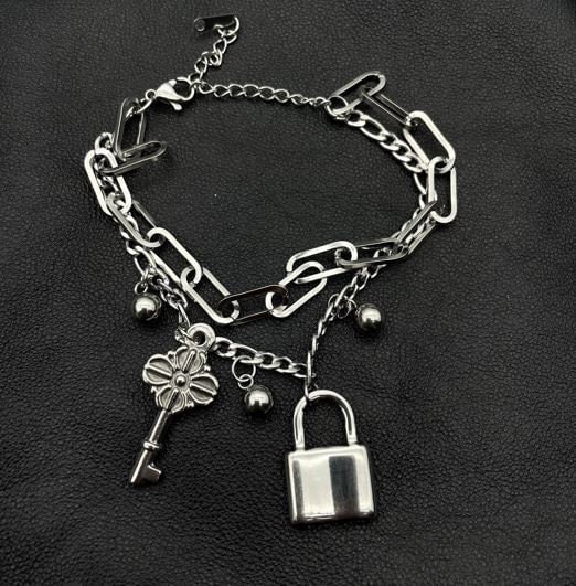 Nominal Lock and Key Charm Bracelet