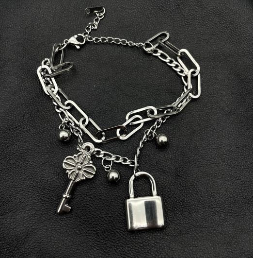 Bracelet outlet lock key