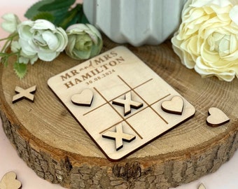 Personalised Wedding Favours / Wedding Games / Noughts and Crosses / Table Decoration / Gifts for Guests / Table Gift / Hearts & Kisses