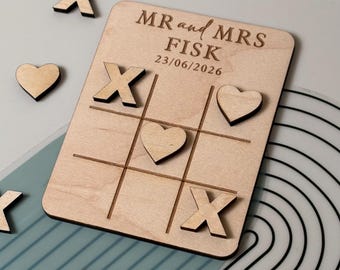 Personalised Wooden Noughts Crosses Wedding Favours – Engraved Table Game Guest Gift