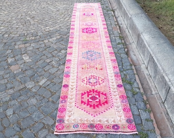 Tappeto marocchino extra lungo, tappeto rosa per corridoio, tappeto per scale in lana annodato a mano, tappeto tribale vintage, tappeto marocchino boho, stretto