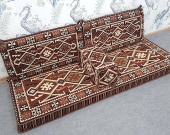 Brun golvsoffa, marockansk Majlis-sittplats med ryggkuddar