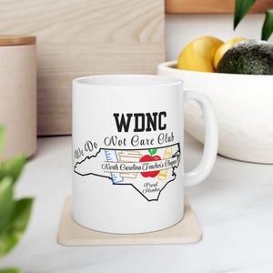 WDNC Club North Carolina Teacher&#39;s Chapter keramische mok, leraar cadeau, WDNC Proud Member koffiekopje, het kan ons niet schelen club theekop, grappige mok