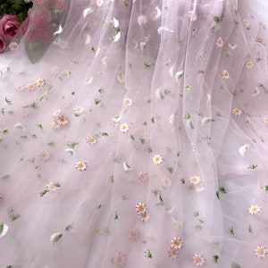 Tessuto in pizzo floreale con margherite, 5 colori, ricamo di fiori di margherite, tessuto in morbido tulle rosa per abito da bambina, abito estivo, abito da bambola, sfondo tagliato su misura