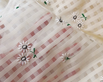 Tela de organza con bordado de margaritas en color beige y cuadrícula, tela de organza jacquard floral para vestido de niña, vestido de muñeca, decoración de fondo, vestido de novia